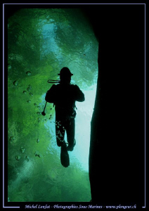 Diving one of the "holes" in the Verzasca River last year... by Michel Lonfat 